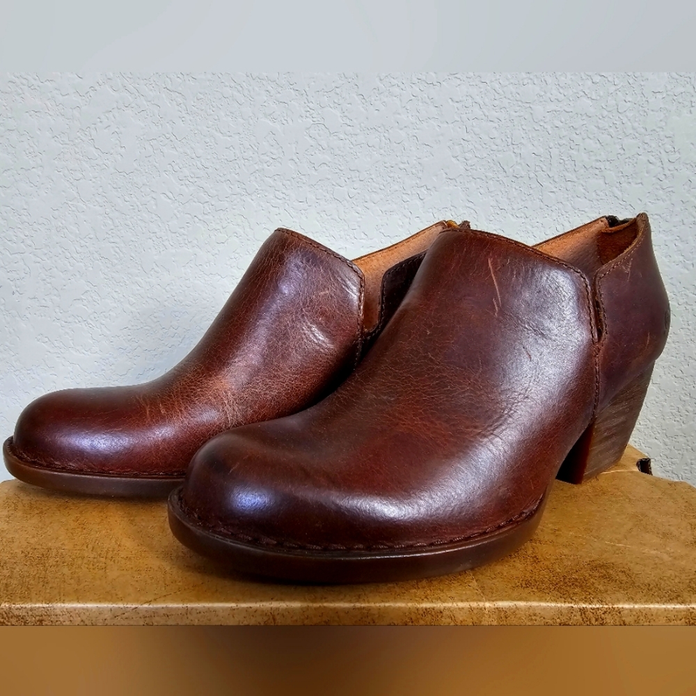 Born Antonia Brown booties, Size 9, leather